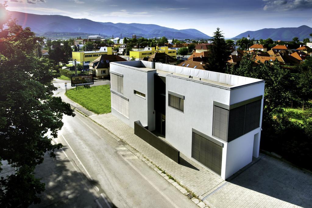 Villa Ladoven Luxusny Apartman 124M2 Martin Buitenkant foto