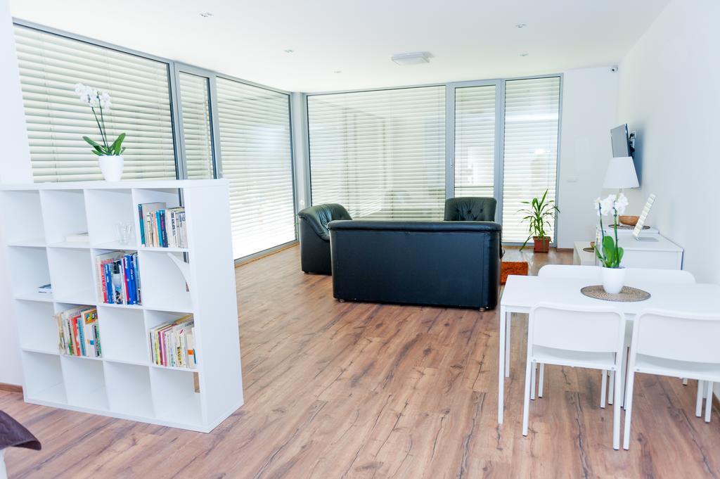 Villa Ladoven Luxusny Apartman 124M2 Martin Buitenkant foto